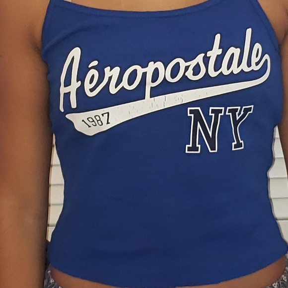 T-shirt Crop Bleu Avec Liseré Blanc Aeropostale - Taille Medium - Neuf Avec étiquettes (NWT) - Style Décontracté